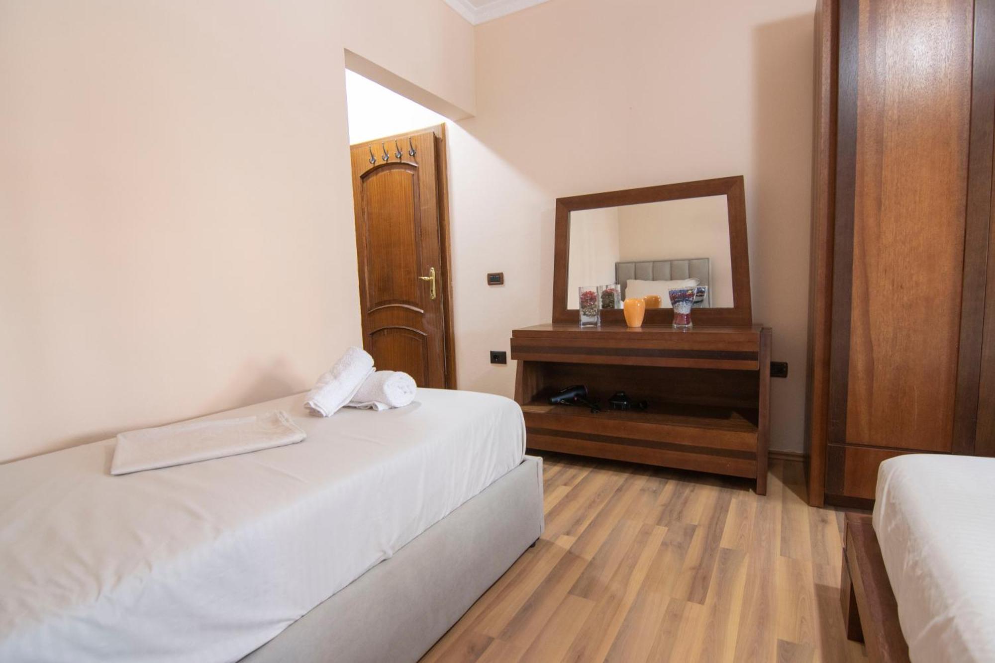 Apartment Tirana Central Apartment *